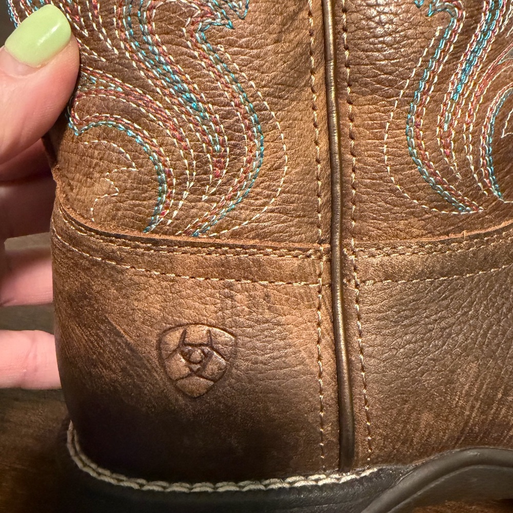 Women’s Ariat Anthem western boots. Round toe. Size 8b. Like new. Brown leather - Picture 8 of 10